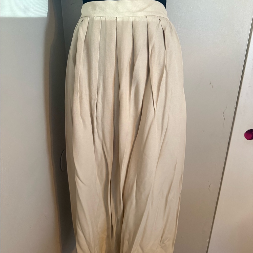 Vintage Elegant Cream Two-Piece Suit - Picture 4 of 9